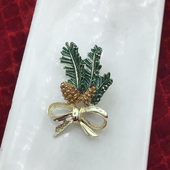 Vintage Gerry's Holiday Pinecone & Boughs Brooch Pin - Picture 6 of 13